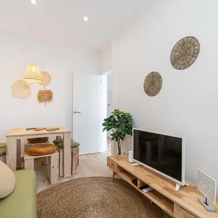 Renew Yourself At An Unvarnished Hideaway Apartamento