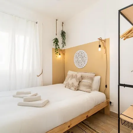 아파트 Renew Yourself At An Unvarnished Hideaway *