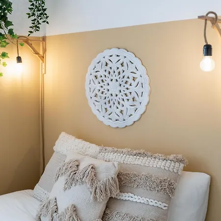 Renew Yourself At An Unvarnished Hideaway Lägenhet Lisboa