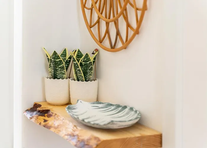 Renew Yourself At An Unvarnished Hideaway Apartamento