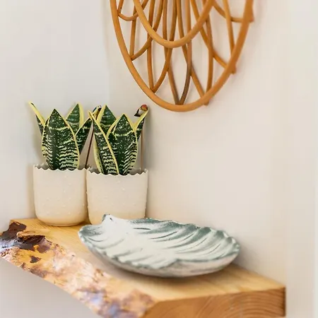 Renew Yourself At An Unvarnished Hideaway Apartamento